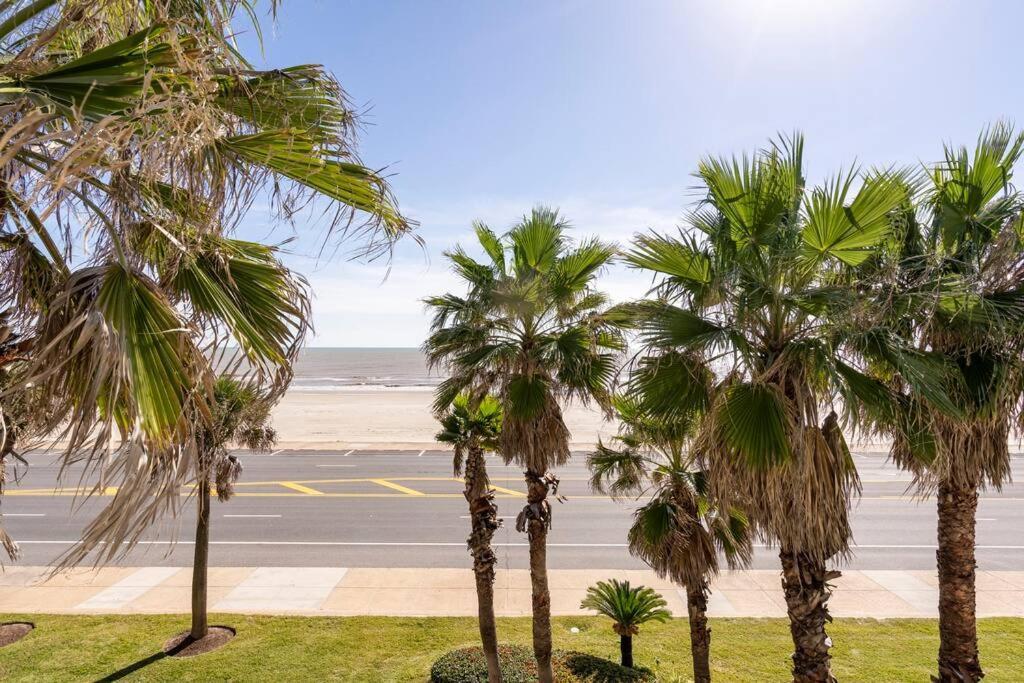 Apartment Oceanfront At The Dawns