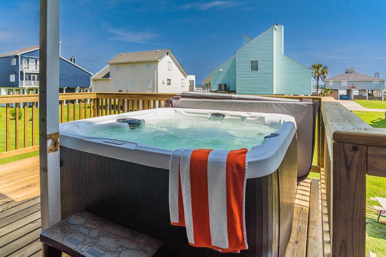 Hot Tub - Ocean Views - Steps To Private - Quiet Location * Galveston