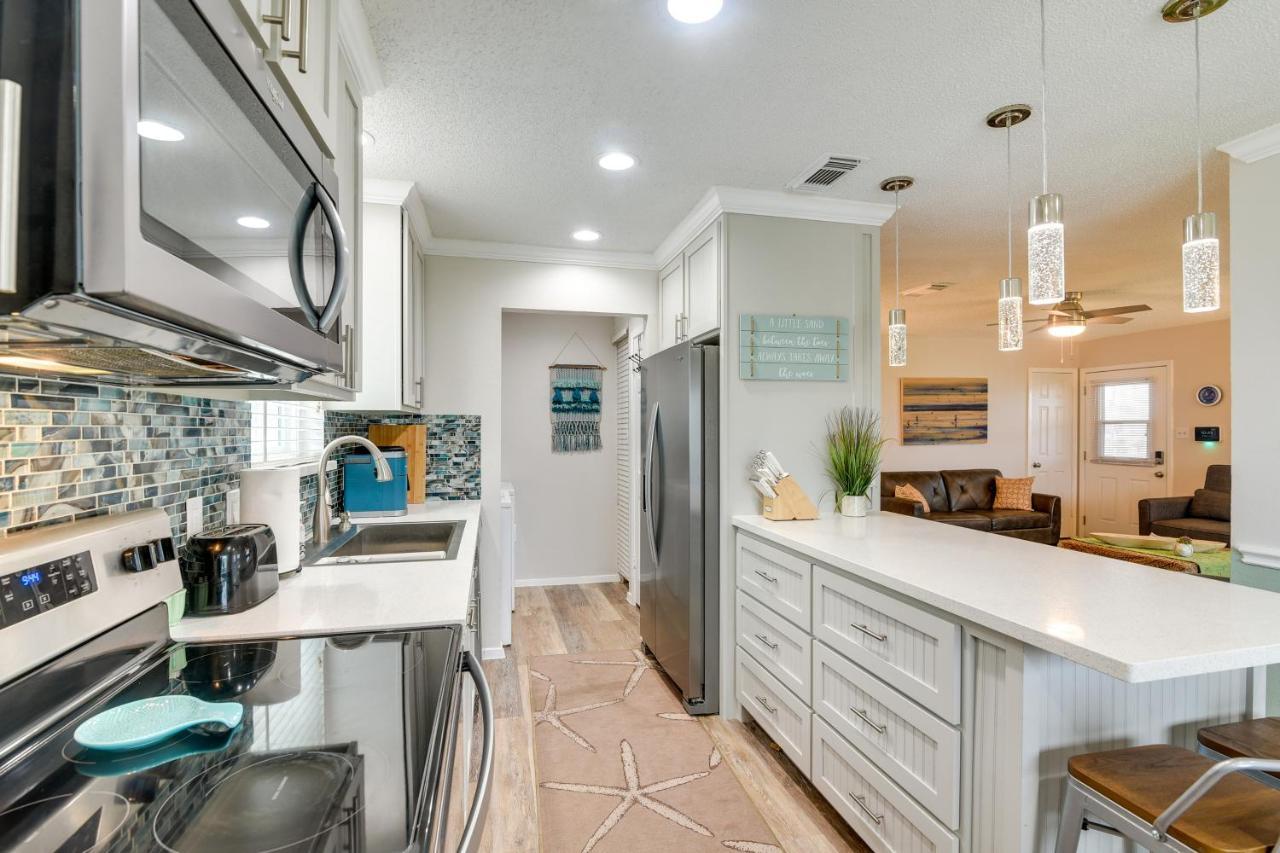 Getaway With Hot Tub Near Beach! Galveston