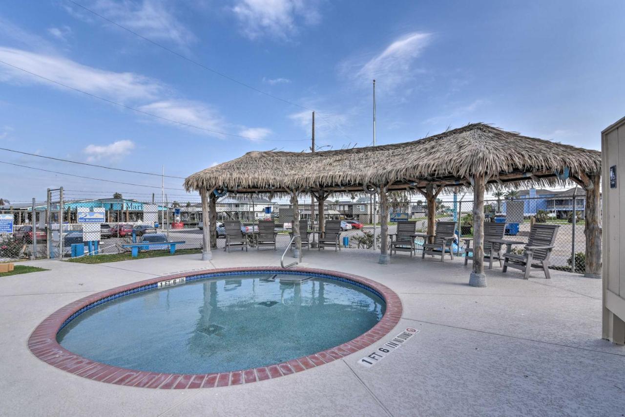 Holiday home Getaway With Hot Tub Near Beach! Galveston