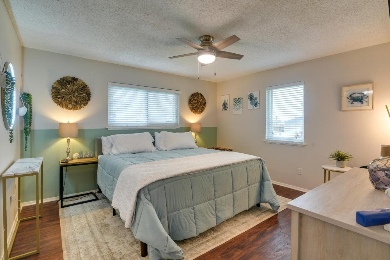 Getaway With Hot Tub Near Beach! Galveston