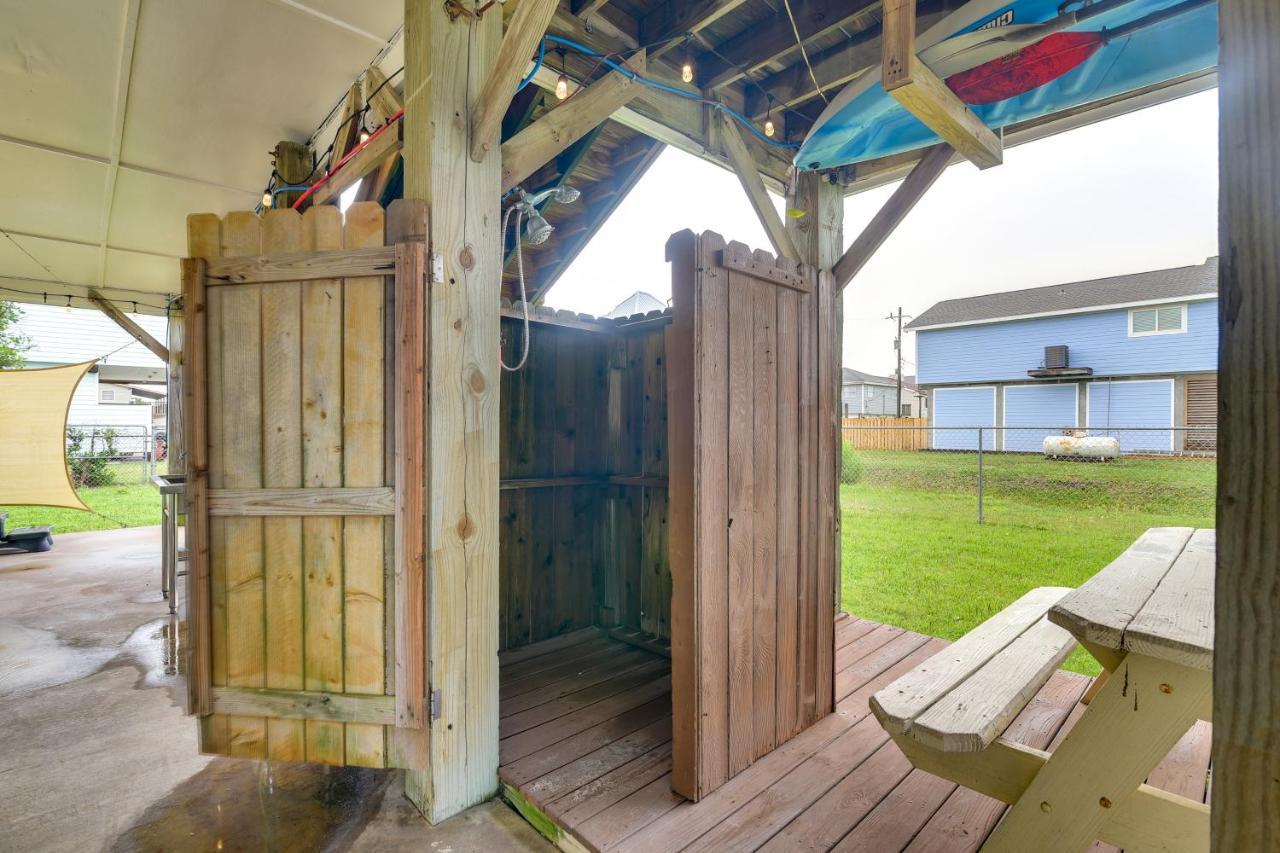 Getaway With Hot Tub Near Beach! Holiday home