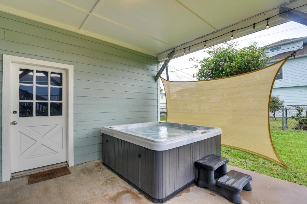 Getaway With Hot Tub Near Beach! *
