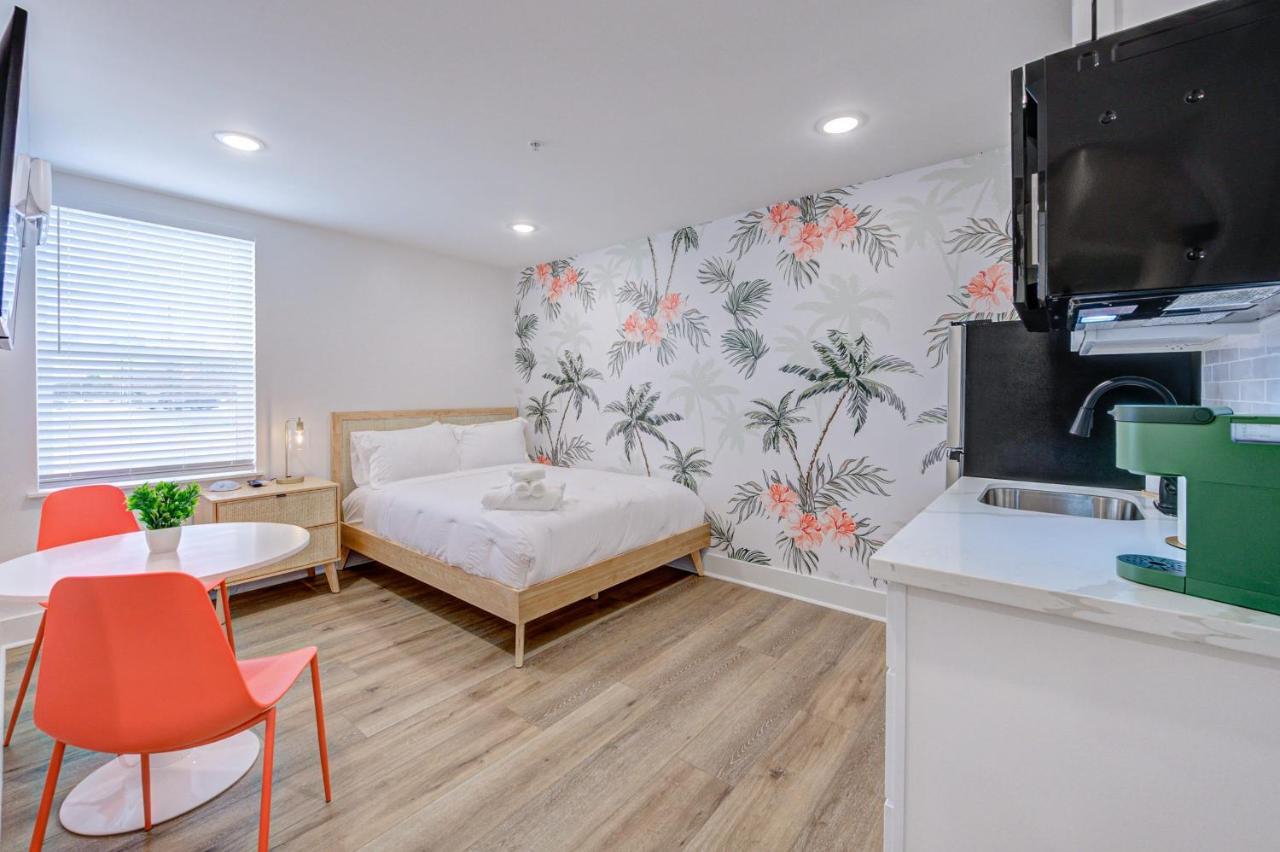 In Living Coral Apartment Galveston