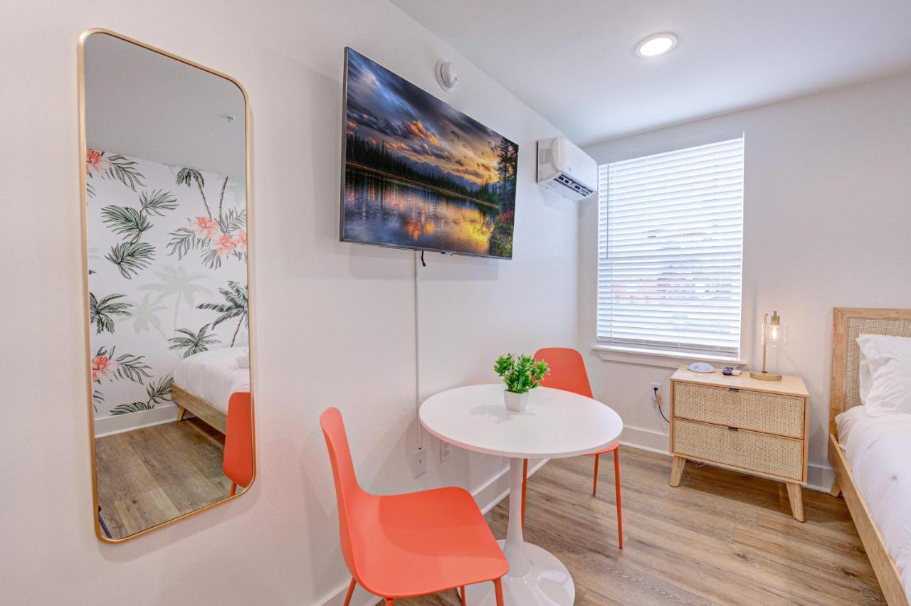 Apartment In Living Coral *