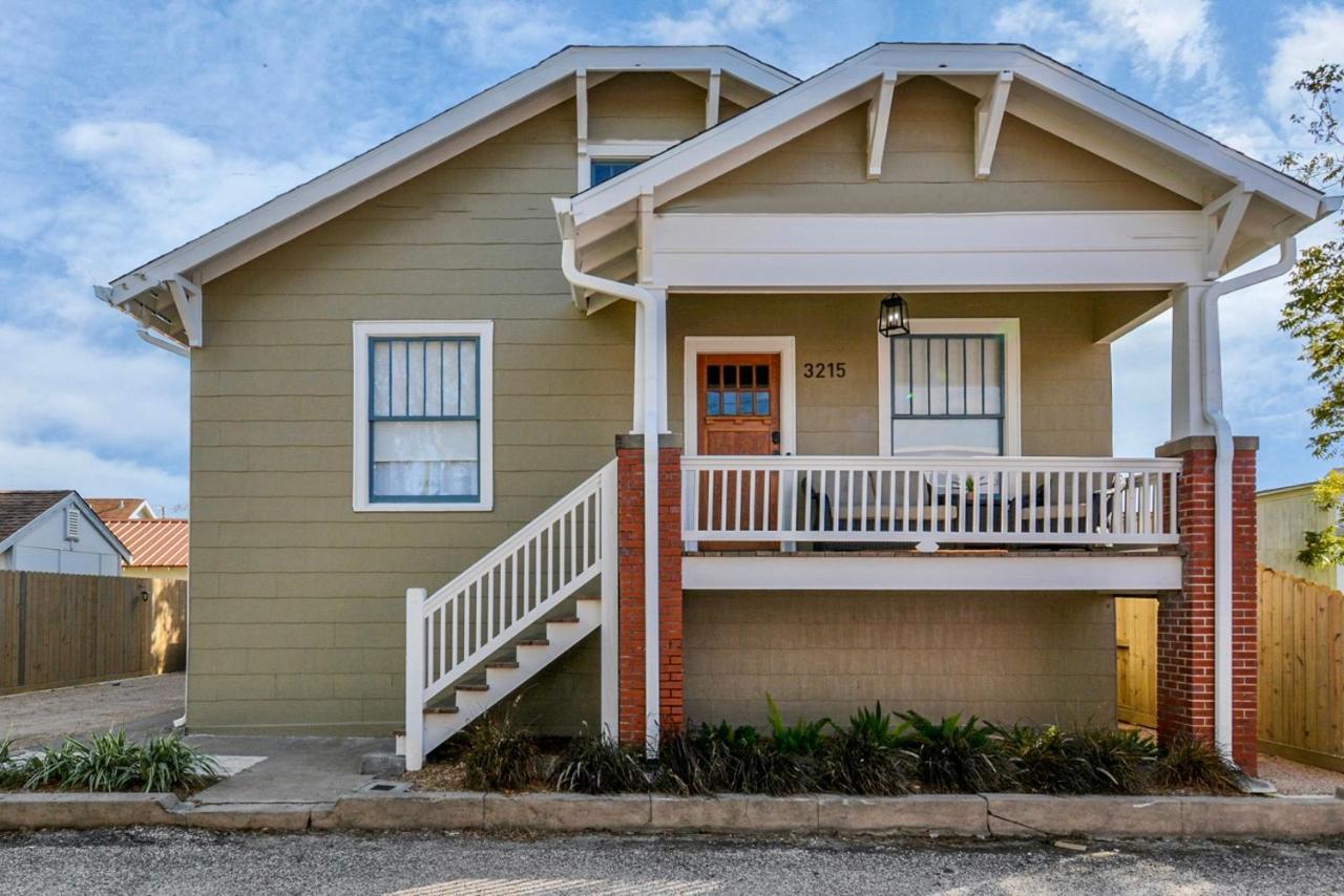 Coastal Craftsman- Walk To & Pleasure Pier- As Seen On 'restoring Galveston' *