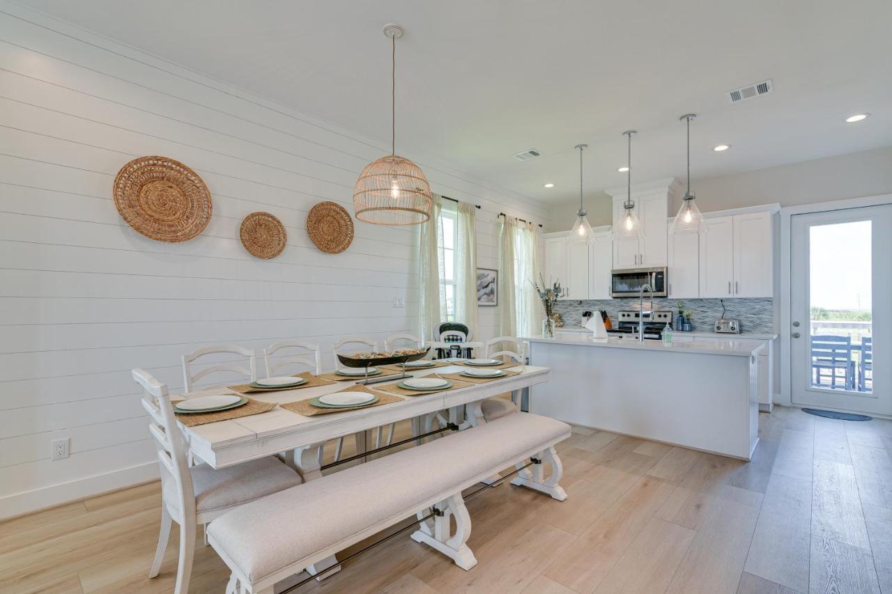 Retreat With Community Pools And Hot Tub * Galveston