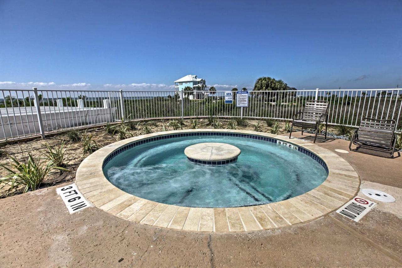 Retreat With Community Pools And Hot Tub
