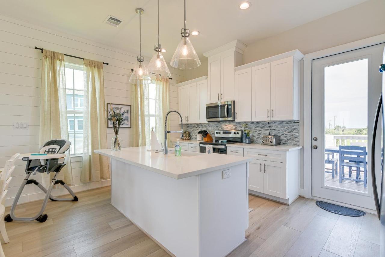 Retreat With Community Pools And Hot Tub * Galveston