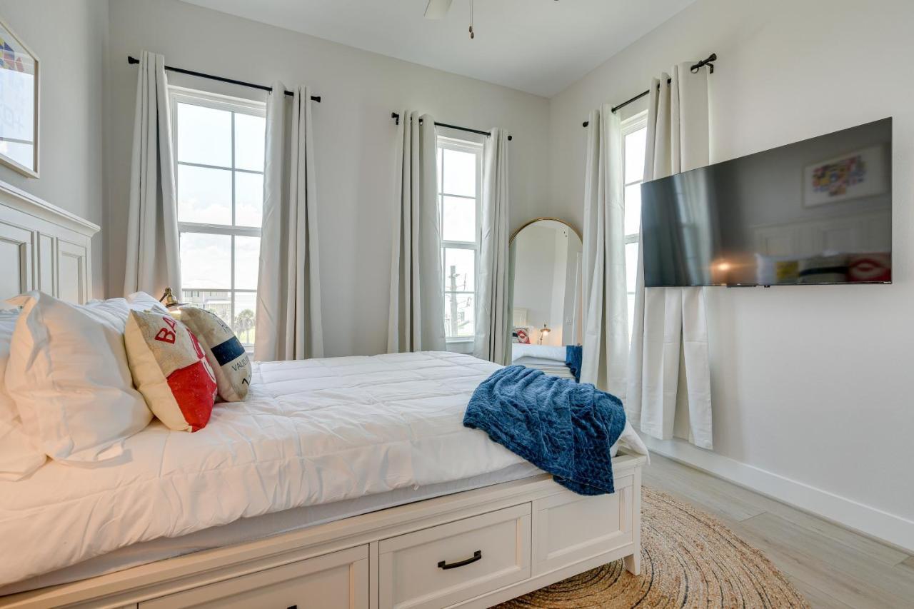 Retreat With Community Pools And Hot Tub Holiday home