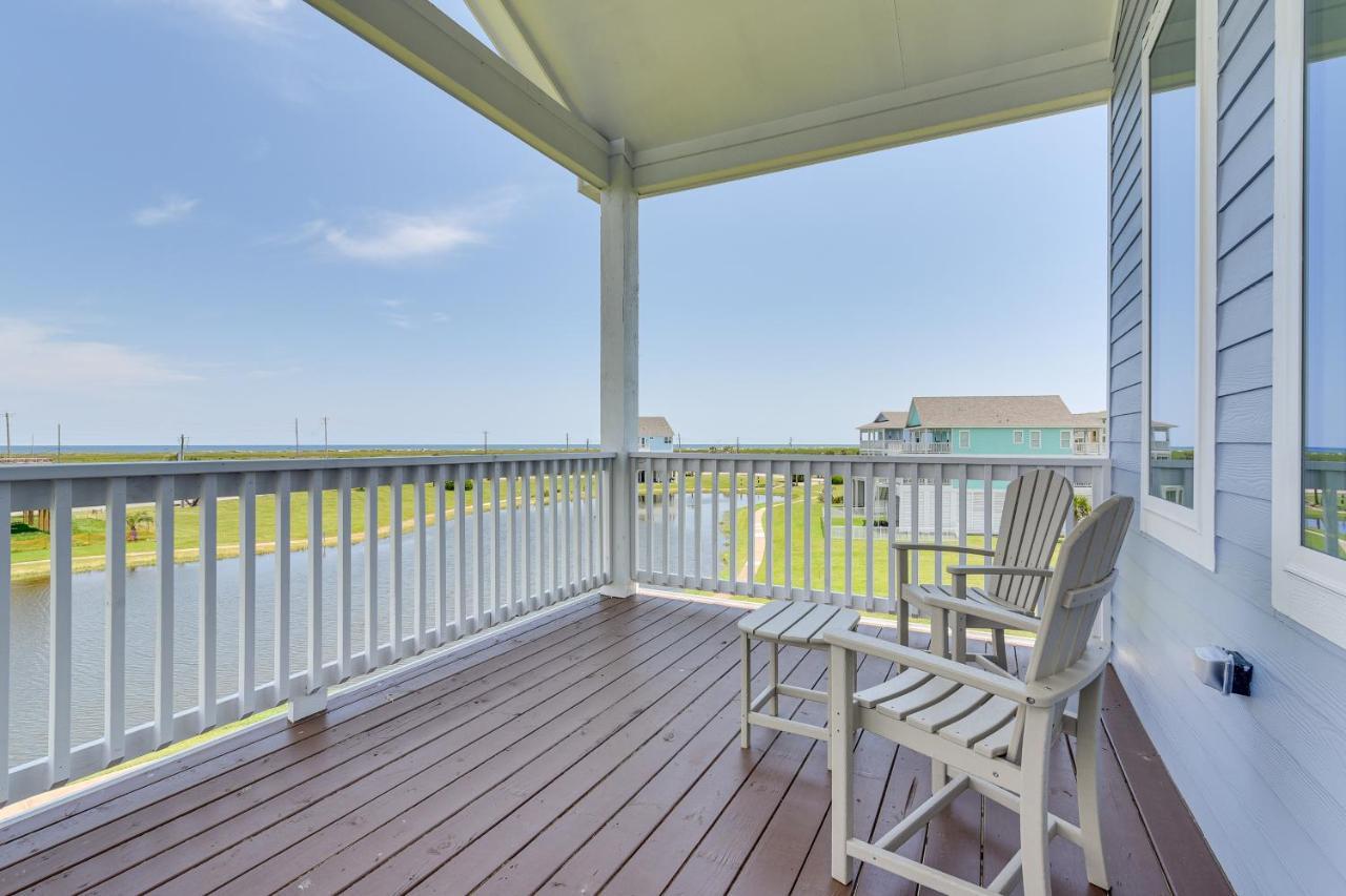 Retreat With Community Pools And Hot Tub *