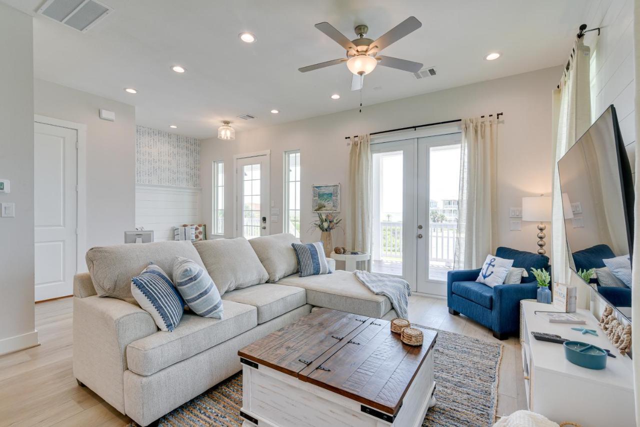 Retreat With Community Pools And Hot Tub Holiday home *