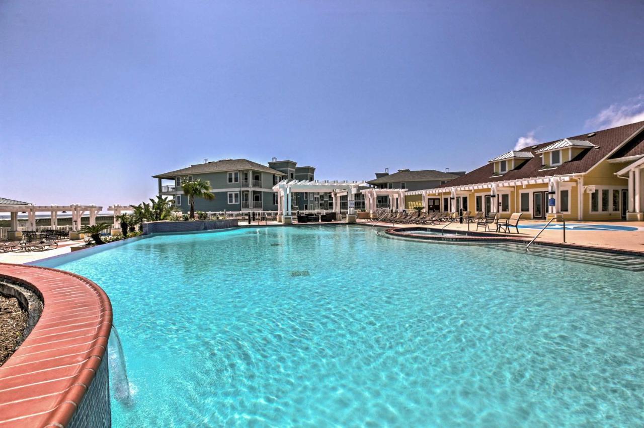 Retreat With Community Pools And Hot Tub Holiday home Galveston