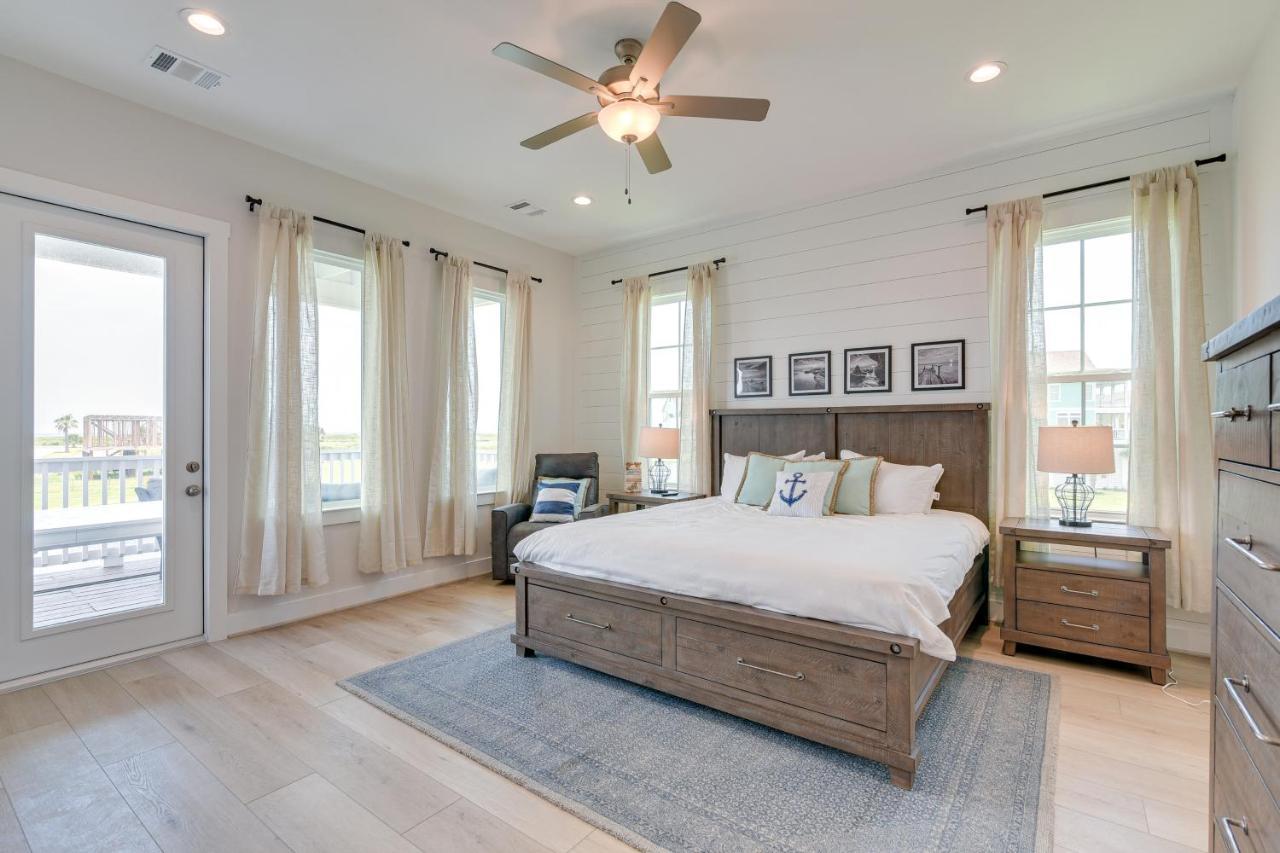Retreat With Community Pools And Hot Tub Holiday home Galveston