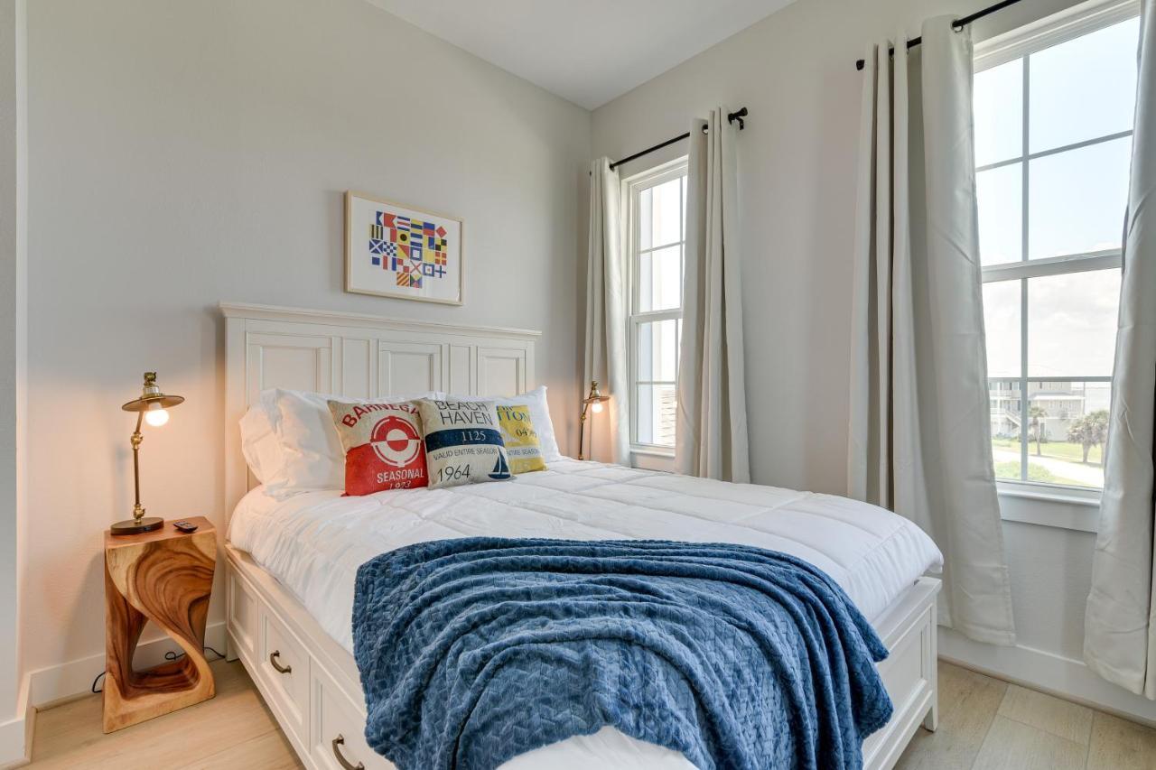 Retreat With Community Pools And Hot Tub