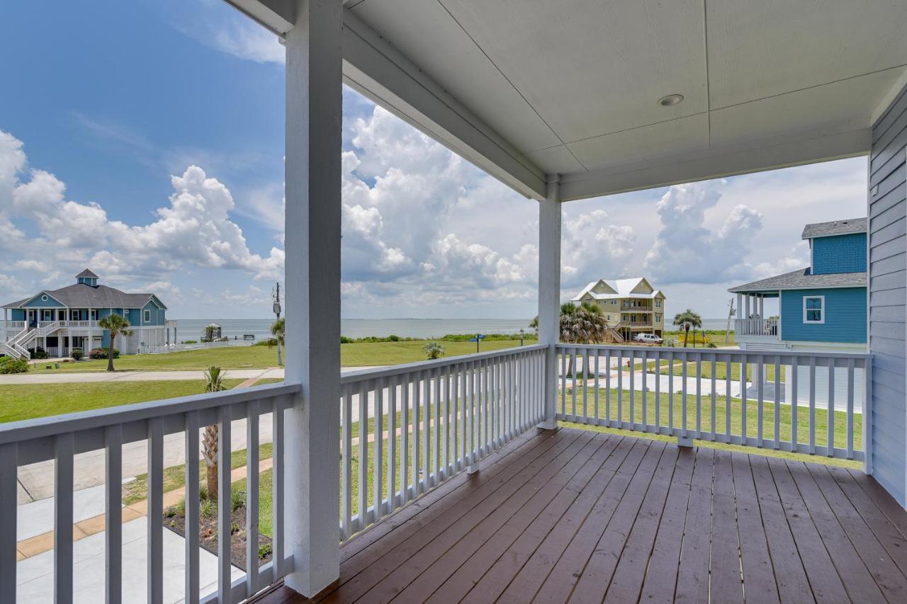 Retreat With Community Pools And Hot Tub *