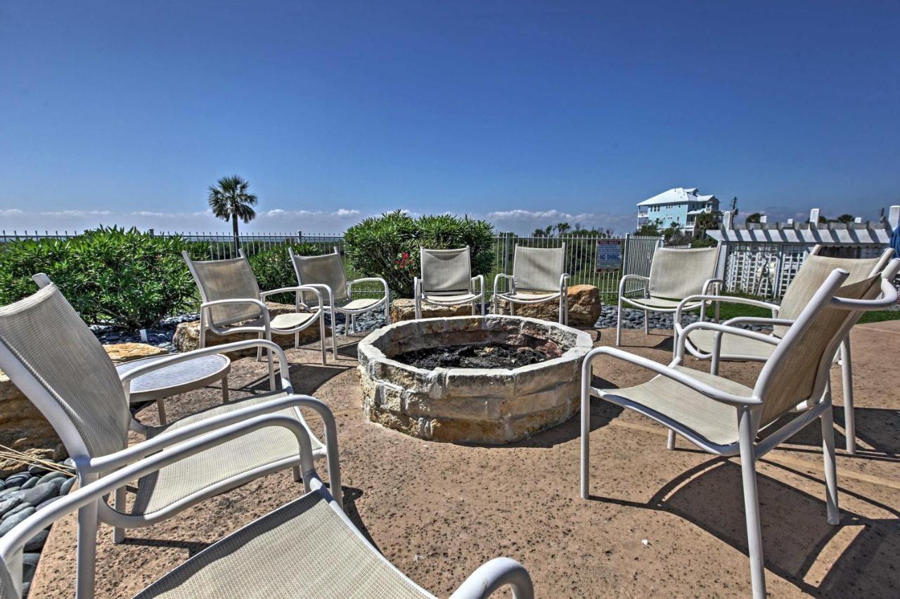 Retreat With Community Pools And Hot Tub *