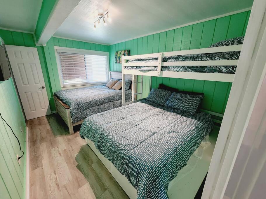 Beachview Beauty Steps To The In West G Town Holiday home