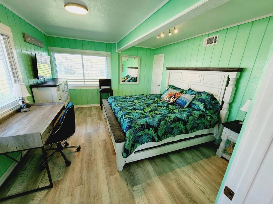 Holiday home Beachview Beauty Steps To The In West G Town