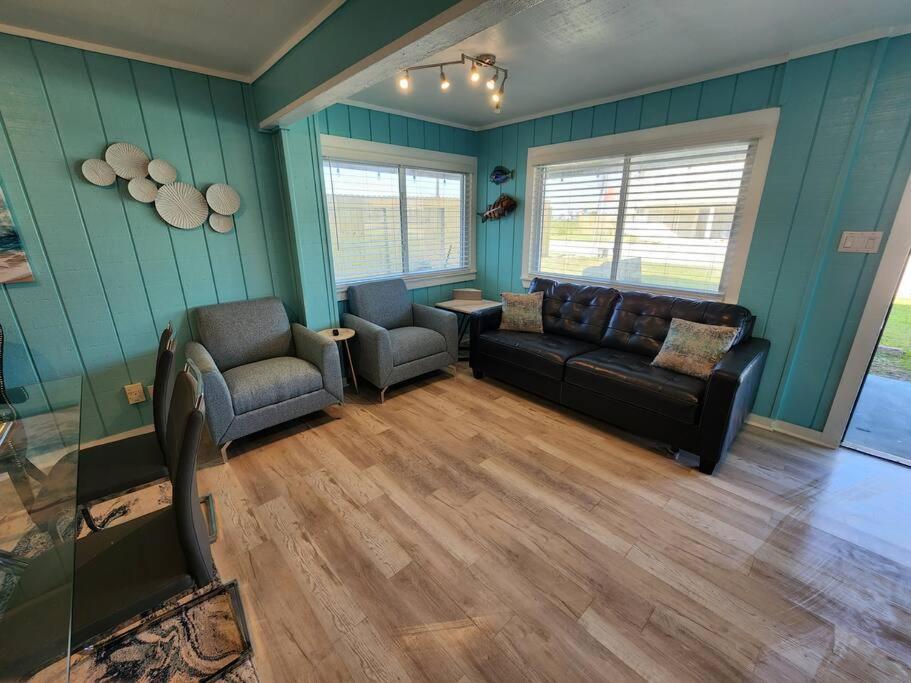 Beachview Beauty Steps To The In West G Town Holiday home