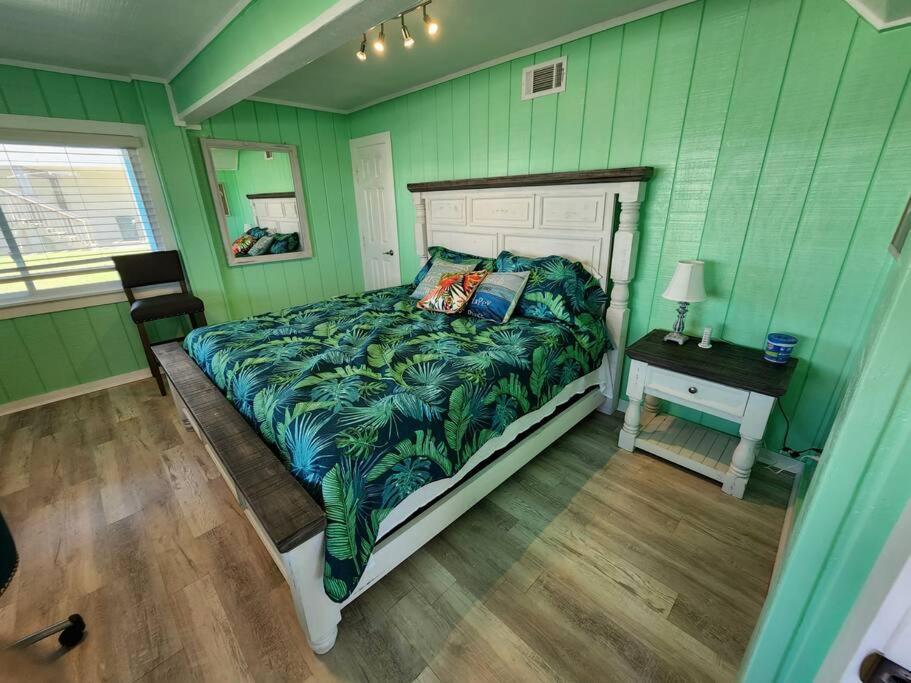 Holiday home Beachview Beauty Steps To The In West G Town *