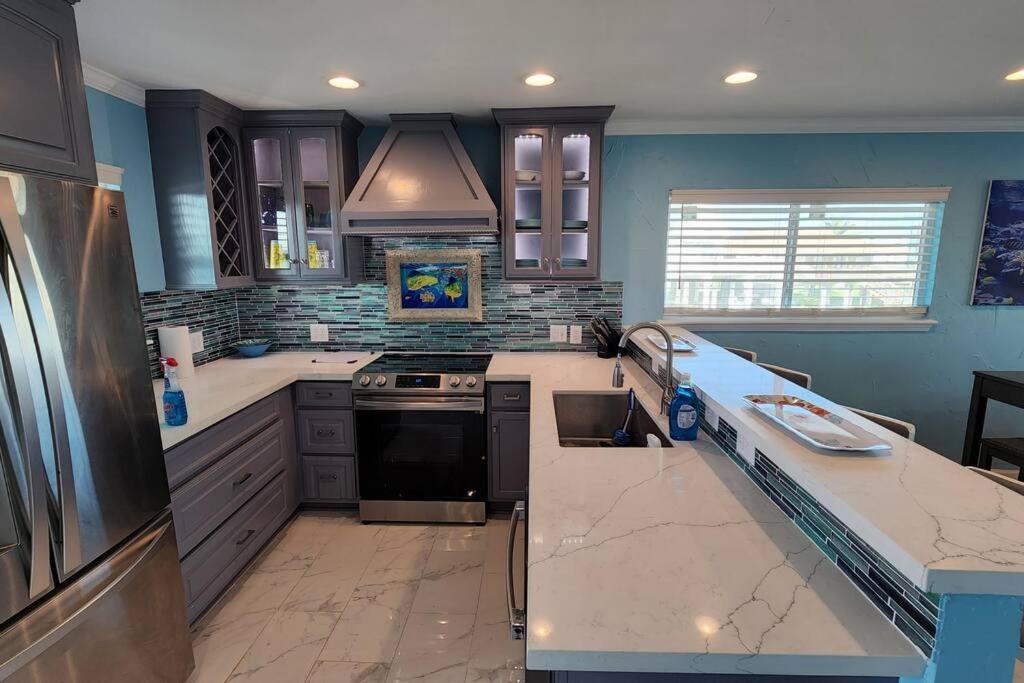Acapulco - Upstairs Beachview Beauty 50 Steps To A Private Beach! Byot * Galveston