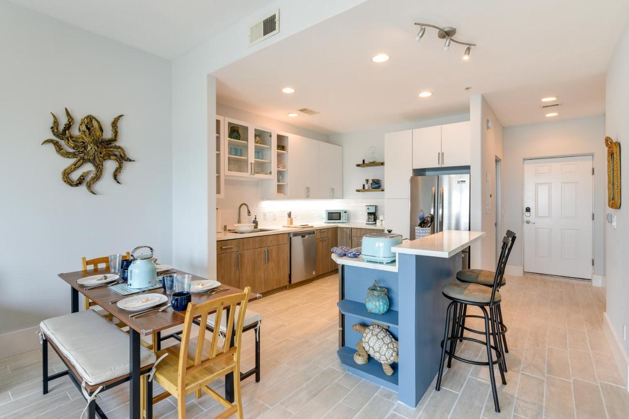 Oceanfront In Amazing Location! Apartment
