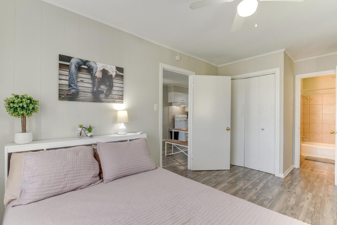 Apartment About 1 Mi To The Strand! Galveston