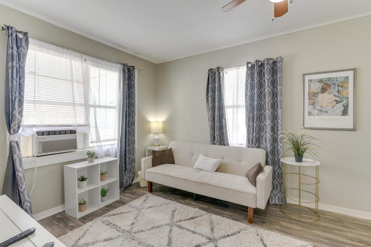 About 1 Mi To The Strand! Apartment Galveston