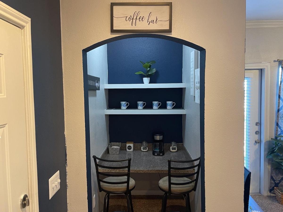 Beachside Oasis: Cozy Queens & Leisure Amenities Apartment Galveston