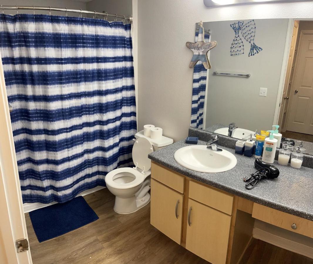 Beachside Oasis: Cozy Queens & Leisure Amenities