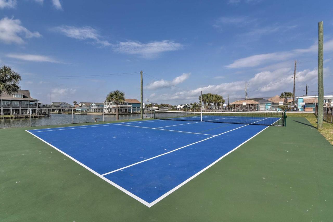 Family-friendly Walk To Beach! Holiday home Galveston