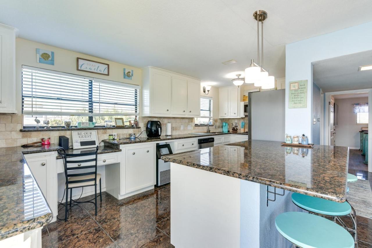 Family-friendly Walk To Beach! Holiday home