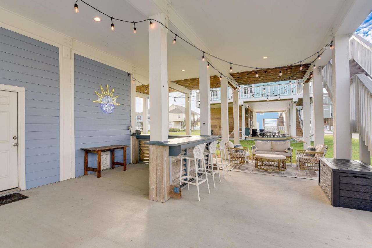 Holiday home With Pool Access, Walk To Beaches! Galveston