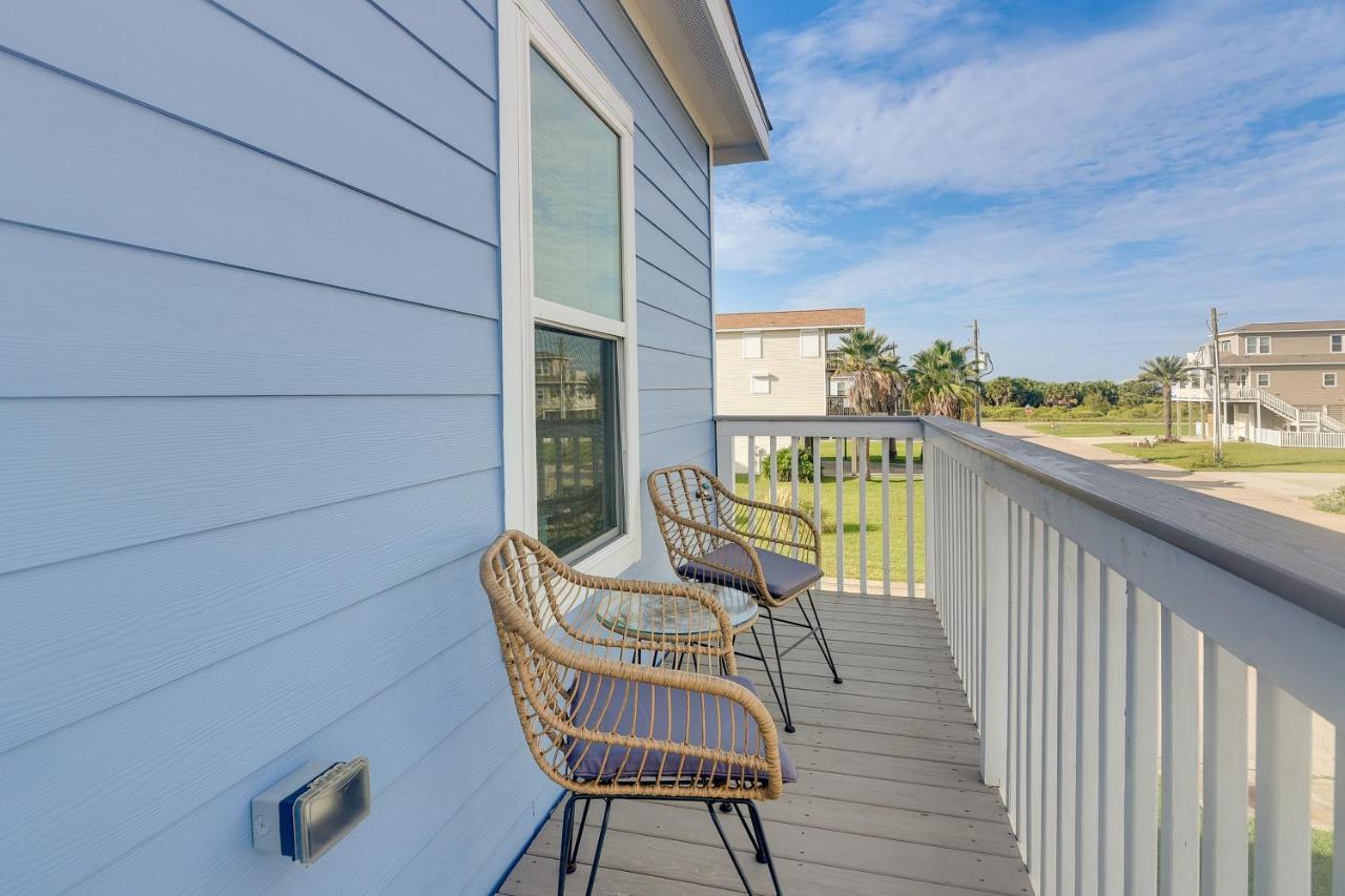 With Pool Access, Walk To Beaches! * Galveston