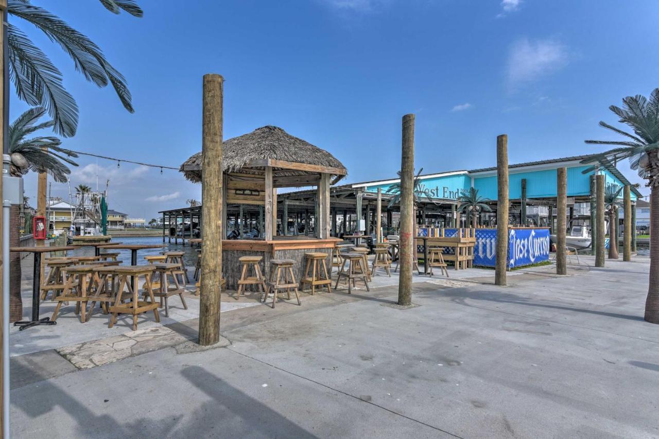 With Pool Access, Walk To Beaches! * Galveston