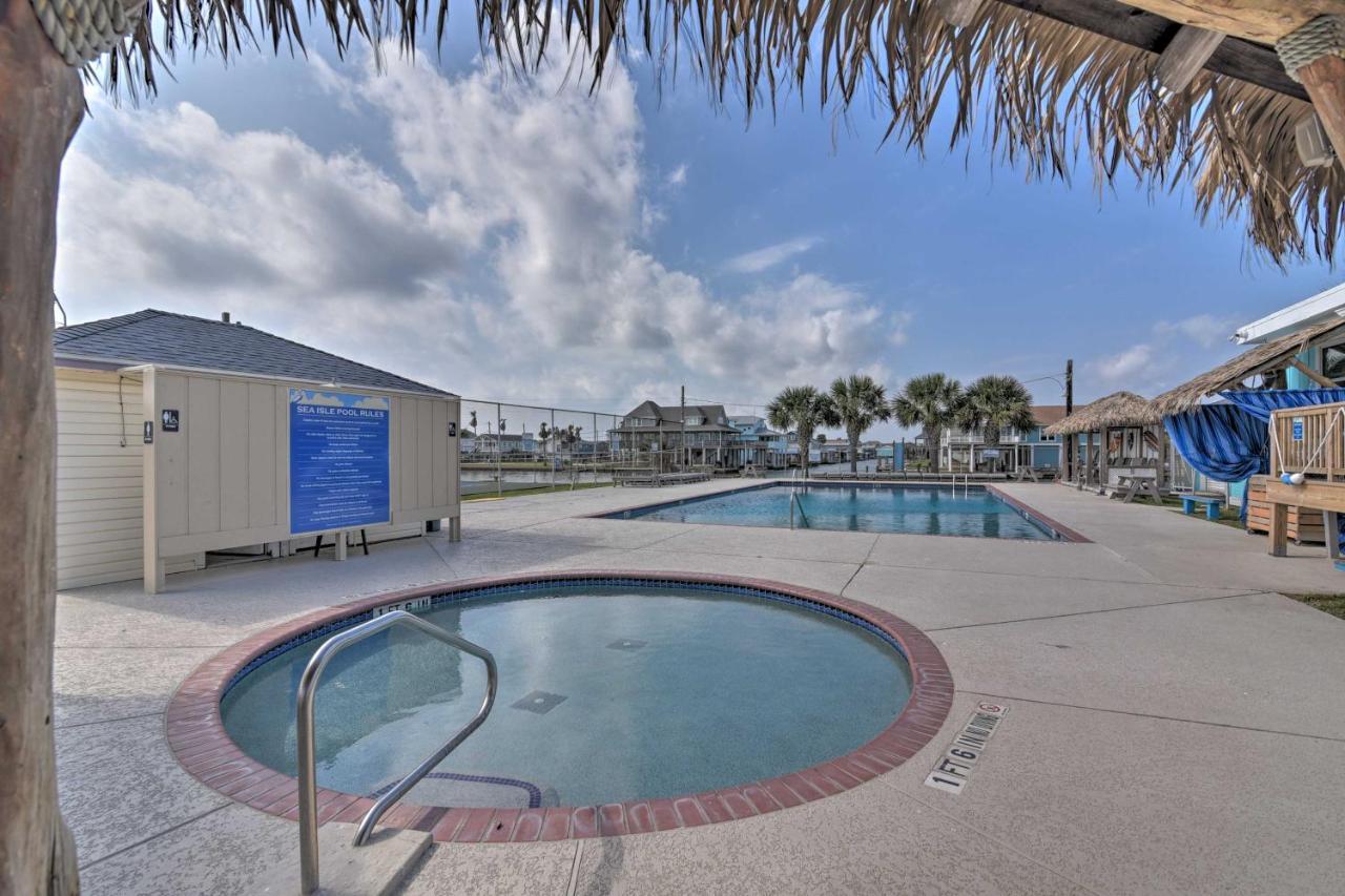 Holiday home With Pool Access, Walk To Beaches! Galveston
