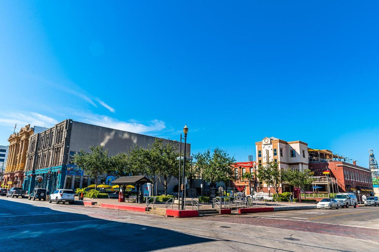 Vacation In Style At The Galveston