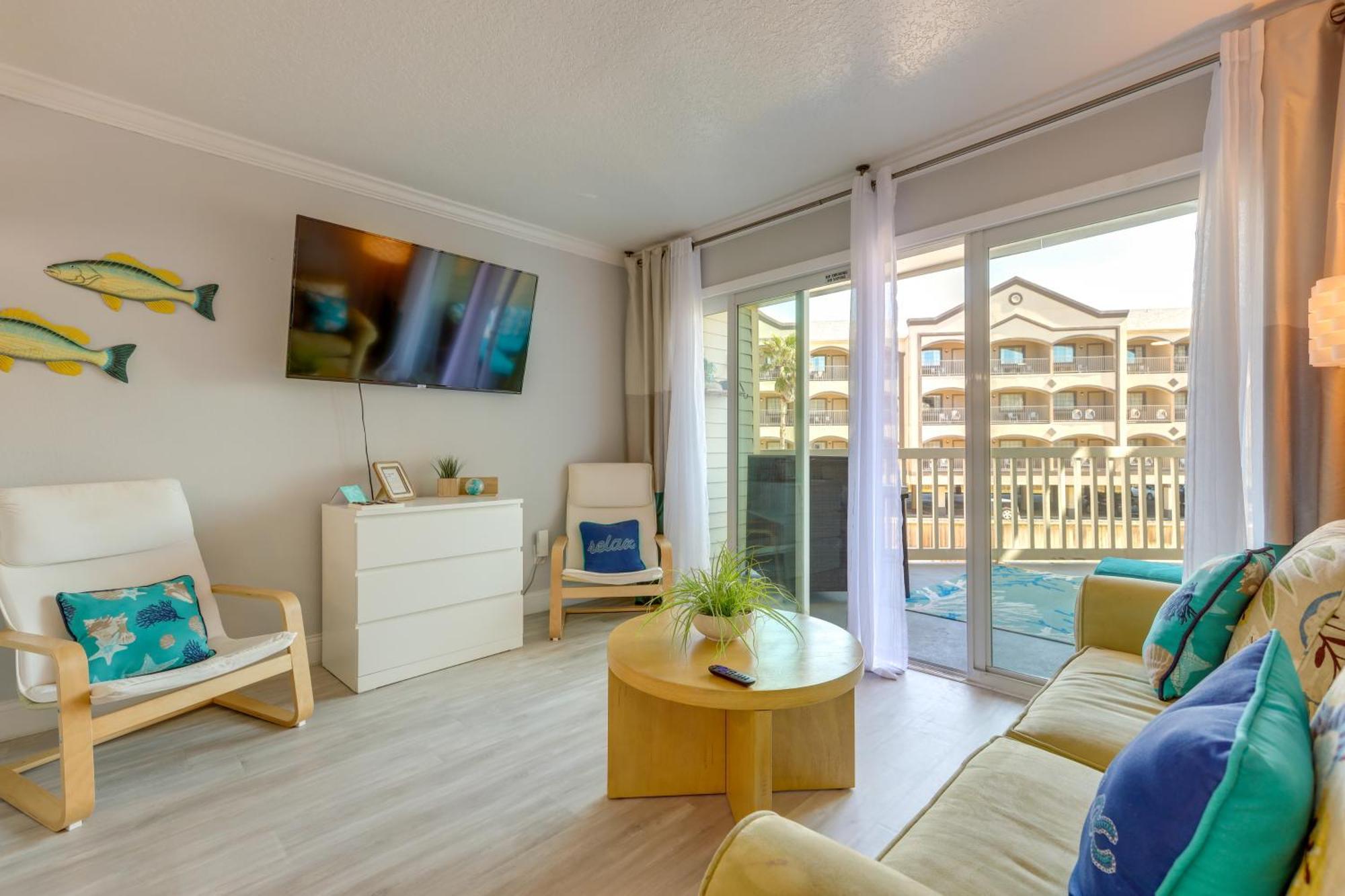 Apartment With Large Balcony Walk To Beach! Galveston
