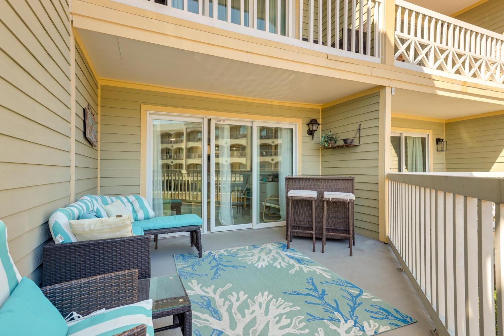 With Large Balcony Walk To Beach! Apartment *