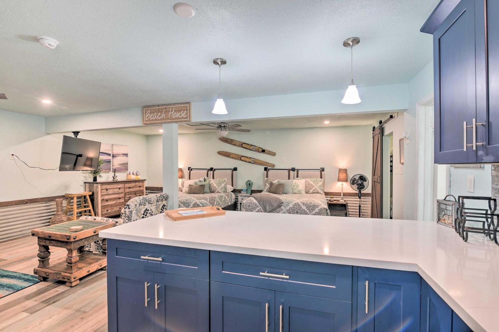 Holiday home Group Getaway With Private Yard And Fire Pit *