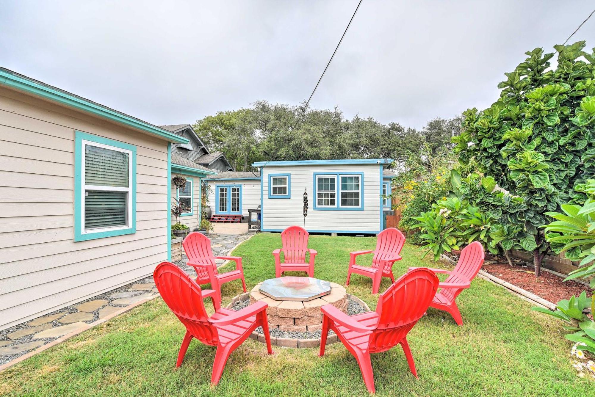 Group Getaway With Private Yard And Fire Pit Holiday home Galveston