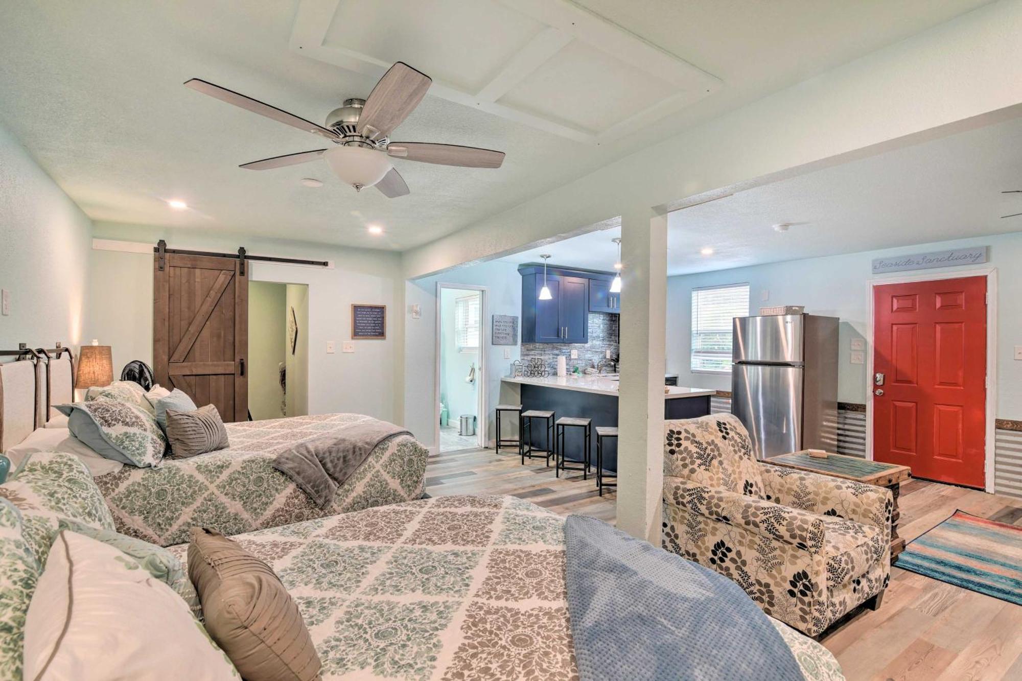 Group Getaway With Private Yard And Fire Pit Holiday home Galveston