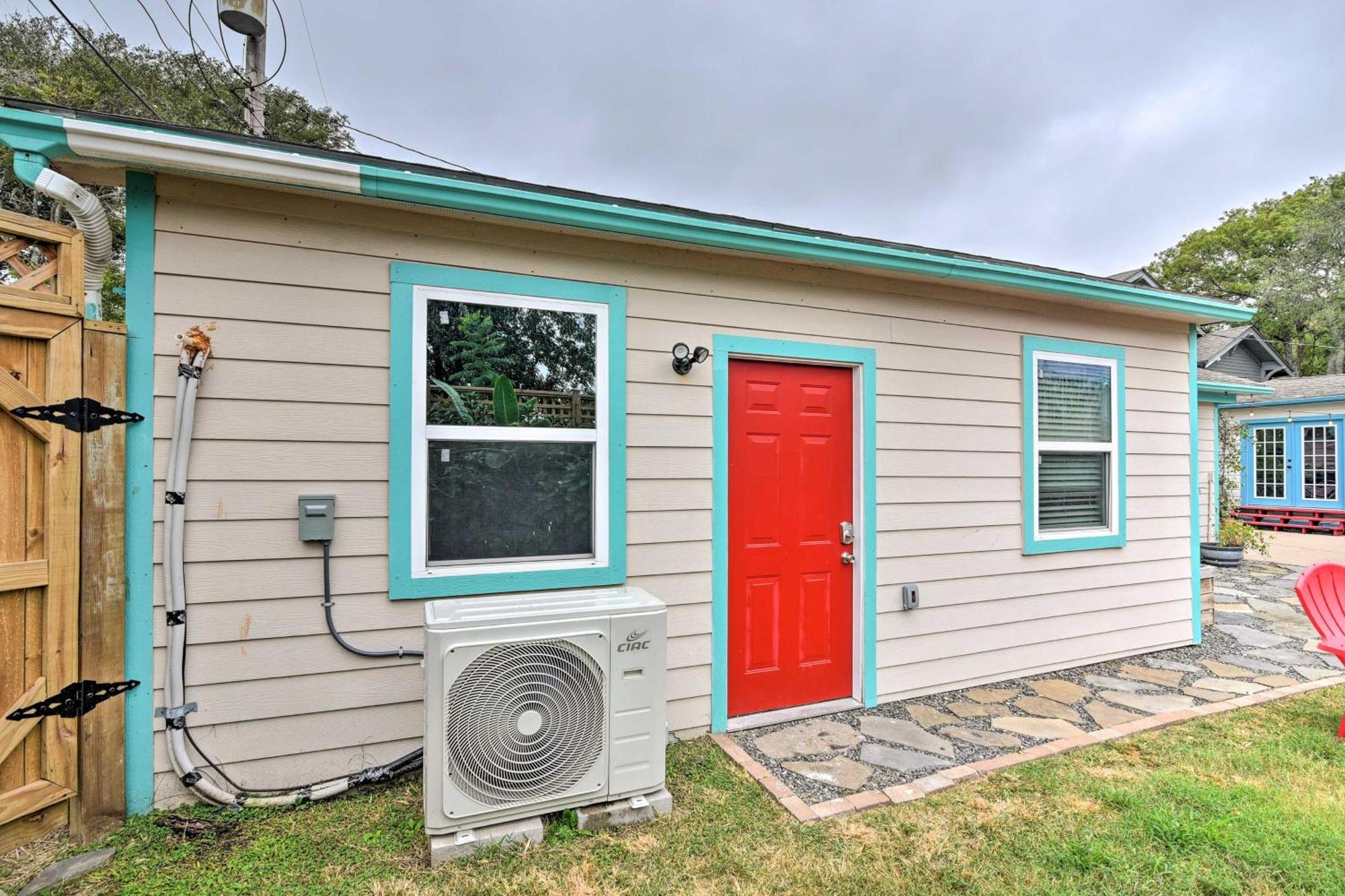 Holiday home Group Getaway With Private Yard And Fire Pit Galveston