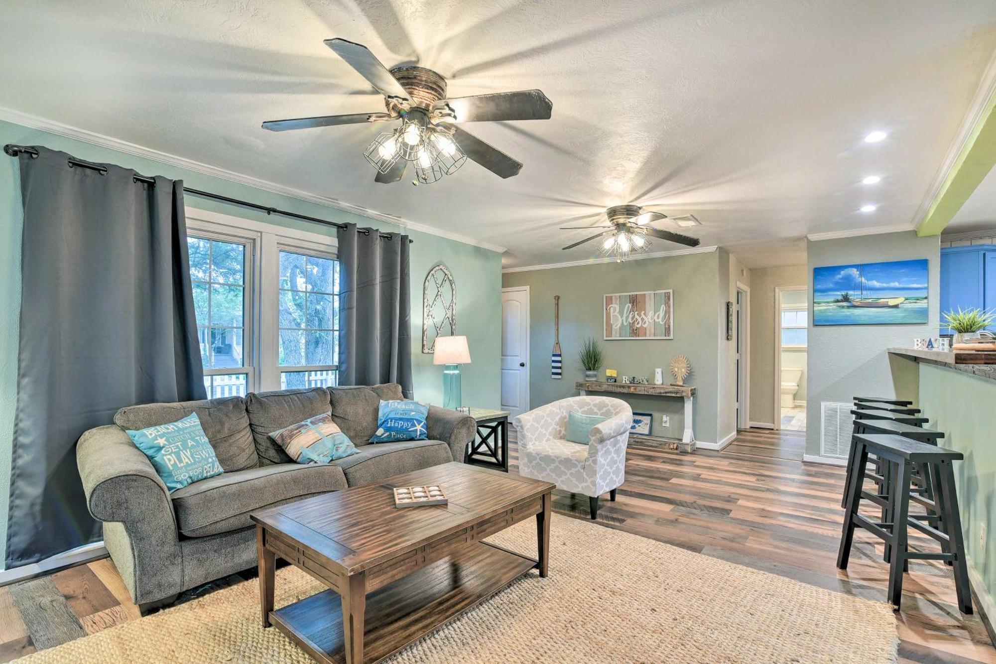 Group Getaway With Private Yard And Fire Pit Holiday home Galveston