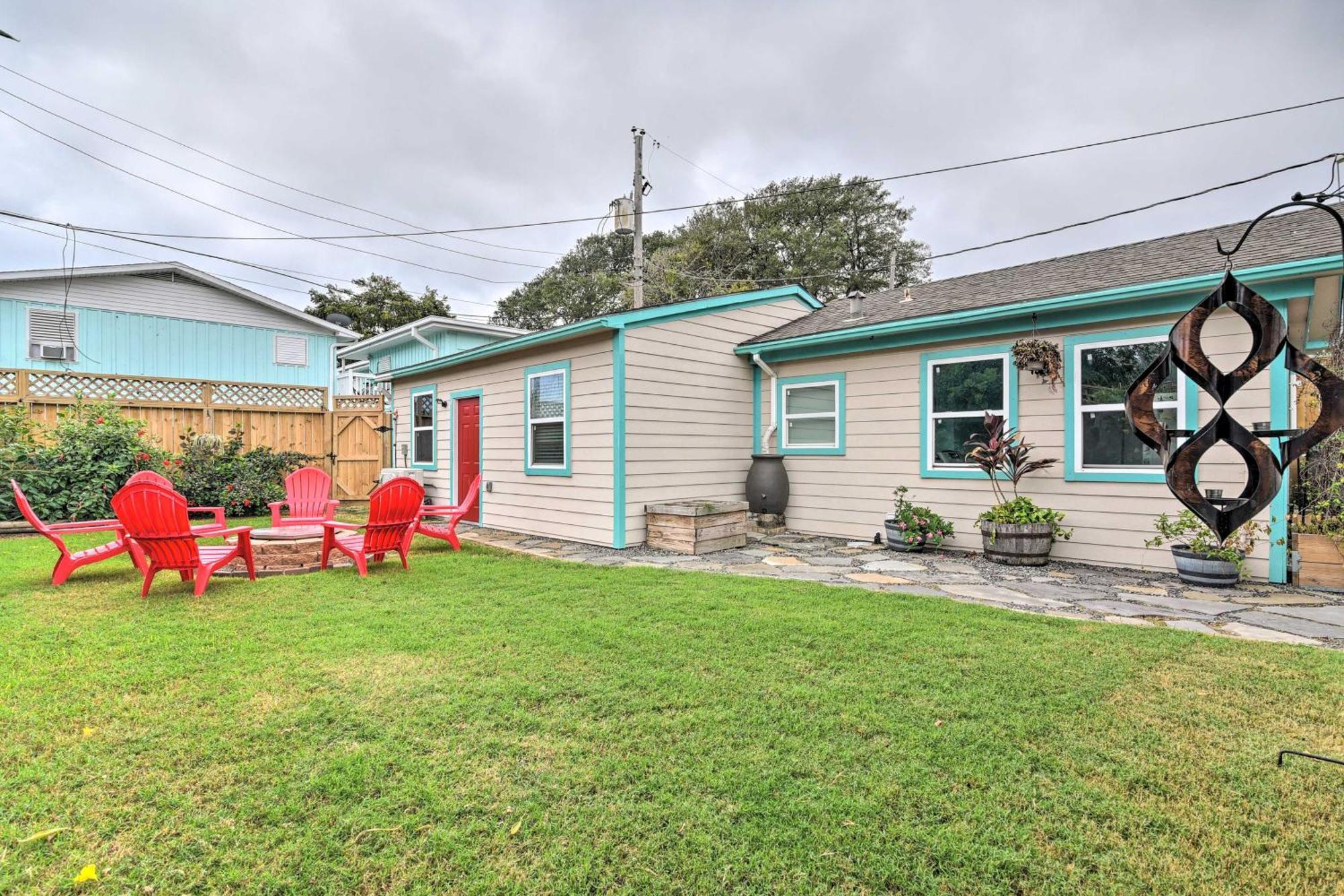 Holiday home Group Getaway With Private Yard And Fire Pit