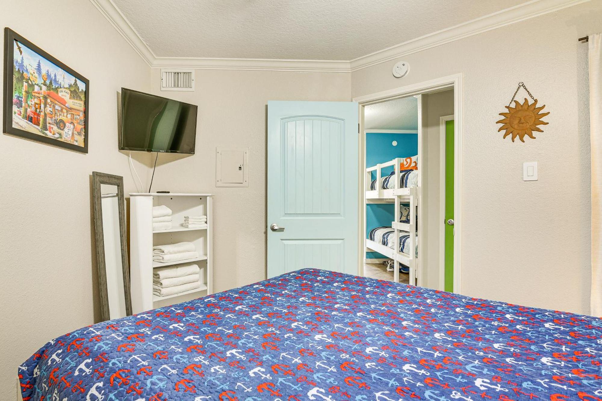 Vacation - Walk To The Beach! Apartment Galveston