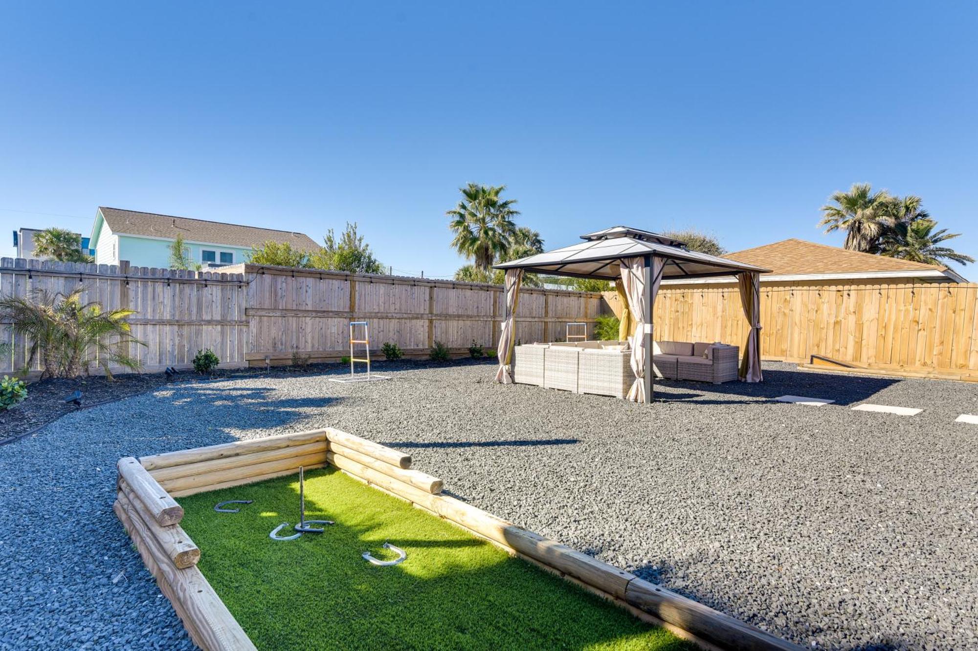 Seaside Retreat In Near Pleasure Pier! Holiday home