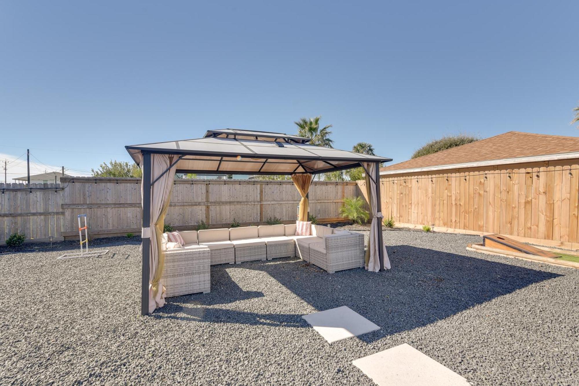 Seaside Retreat In Near Pleasure Pier! * Galveston