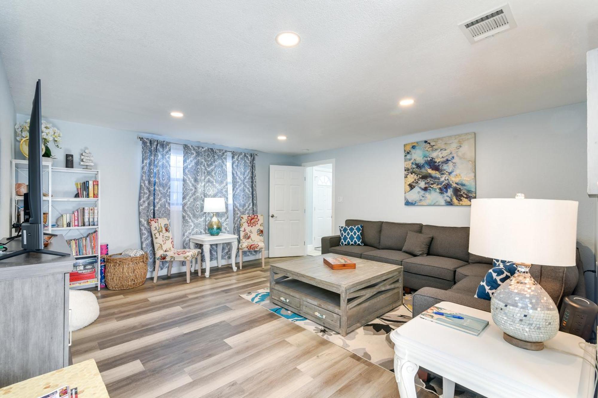 Seaside Retreat In Near Pleasure Pier! Galveston